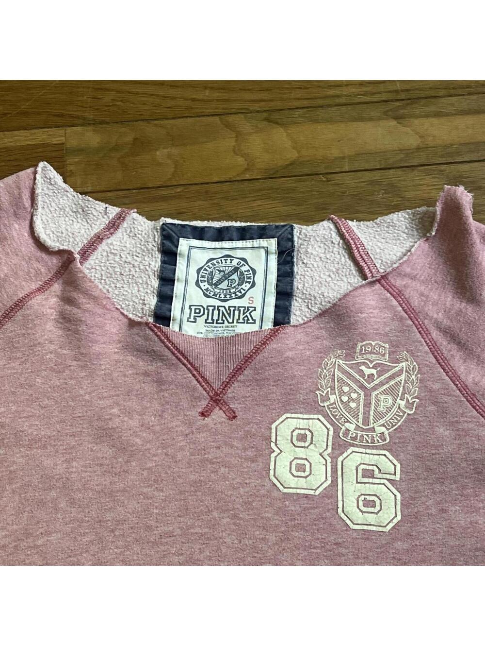 Vintage y2k PINK off the shoulder crewneck - Picture 4 of 8